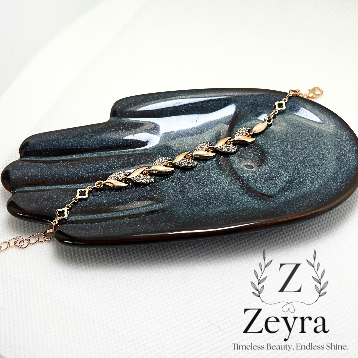 Leaf Sparkle – Vergoldetes Damen-Armband mit Zirkonia & filigranem Blatt-Design | Zeyra | Versand aus DE