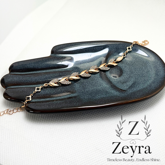 Leaf Sparkle – Vergoldetes Damen-Armband mit Zirkonia & filigranem Blatt-Design | Zeyra | Versand aus DE