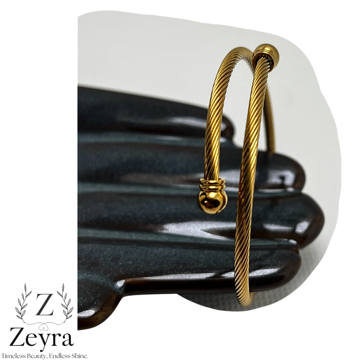 Titan Wire – Vergoldeter Edelstahl-Armreif mit gedrehtem Draht-Design, Zeitlos & Elegant | Zeyra | Versand aus DE
