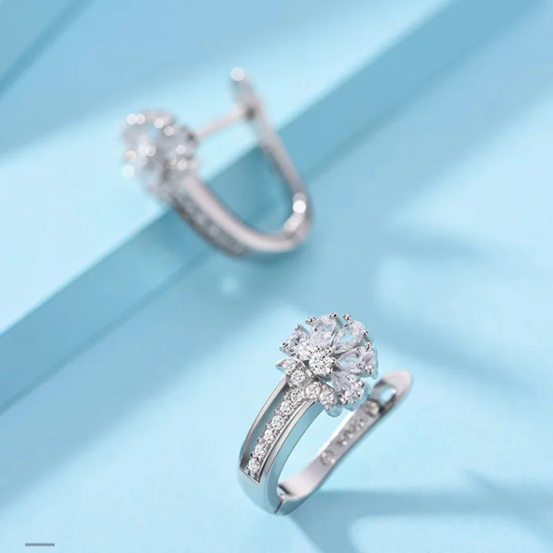 925 Sterling Silber Creolen – Damen Ohrringe mit Zirkonia-Blume | Zeyra | Versand aus D