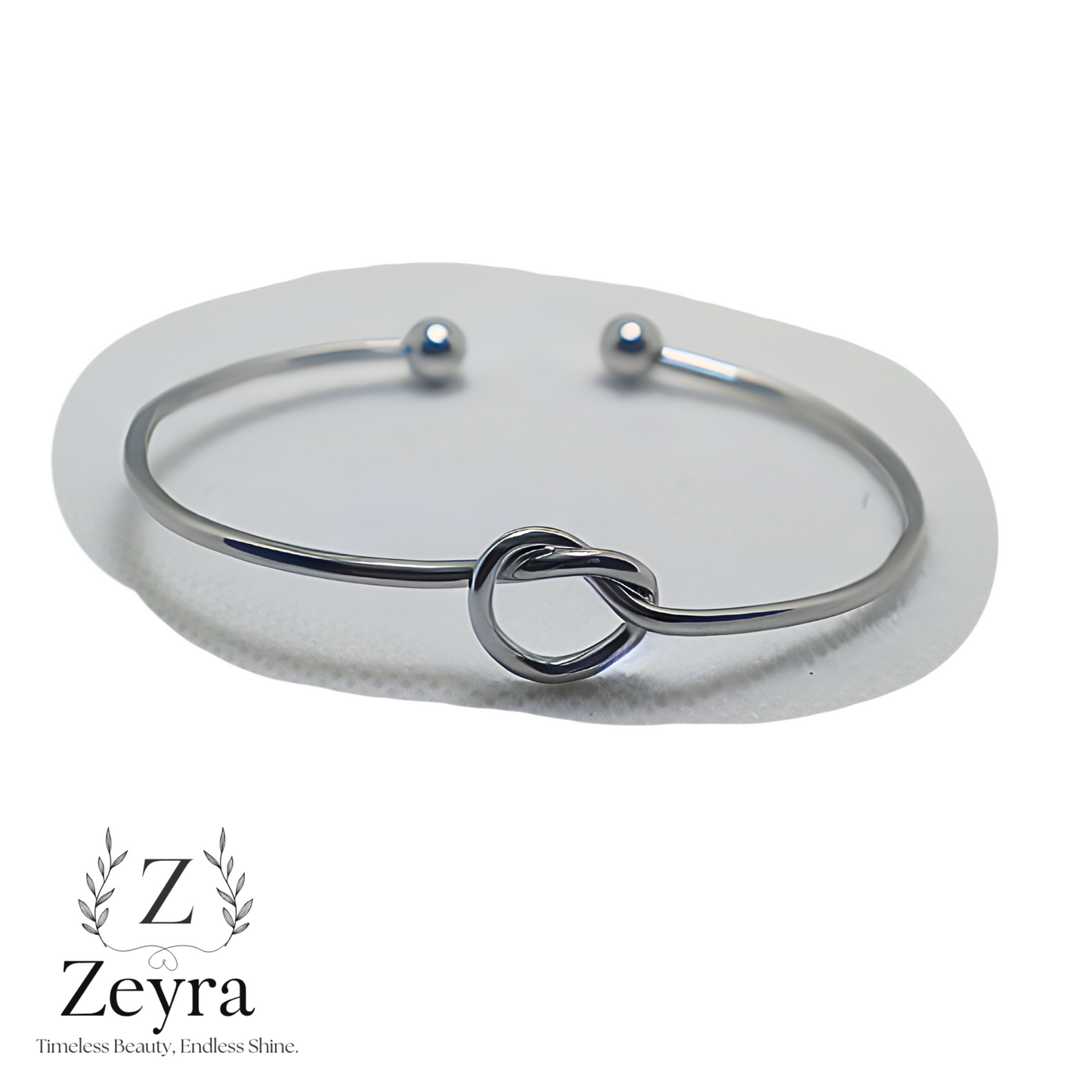 Eternal Knot – Vergoldeter Edelstahl-Armreif mit Knoten-Design, Verstellbar & Elegant | Zeyra | Versand aus DE