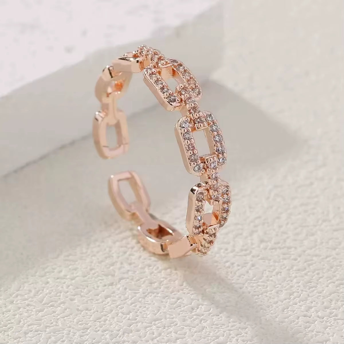 Zirkonia Twist Chain Ring – Offener Damenring in Gold & Silber | Eleganter Fingerring | Zeyra® | Versand aus DE