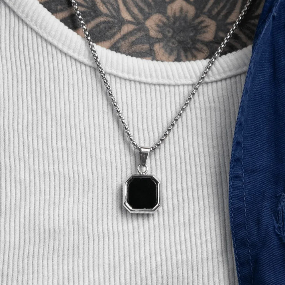 Herren Halskette Schwarz – Edelstahlkette mit Quadratischem Anhänger, Minimalistisch & Wasserfest | Zeyra | Versand aus D
