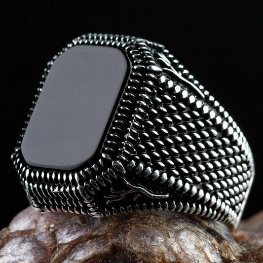 Retro Herren Siegelring – Handgefertigtes Vintage-Design mit schwarzem Zirkon | Zeyra | Versand aus D