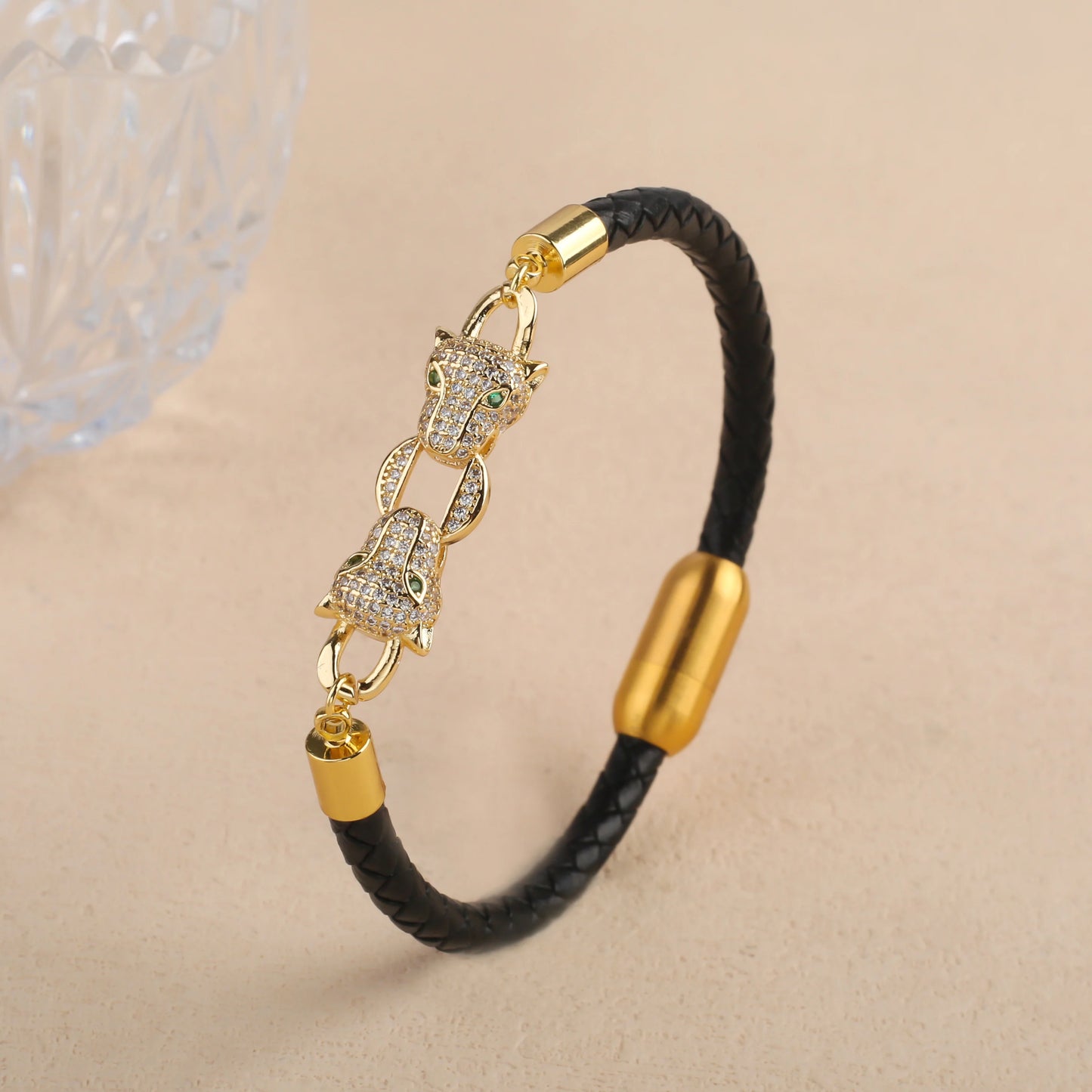 Lederarmband mit Leopardenkopf – Edelstahl & Zirkonia, geflochtenes Design | Unisex | Zeyra | Versand aus D