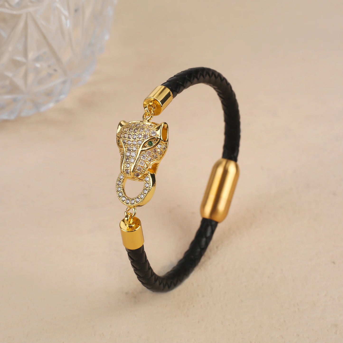 Lederarmband mit Leopardenkopf – Edelstahl & Zirkonia, geflochtenes Design | Unisex | Zeyra | Versand aus D
