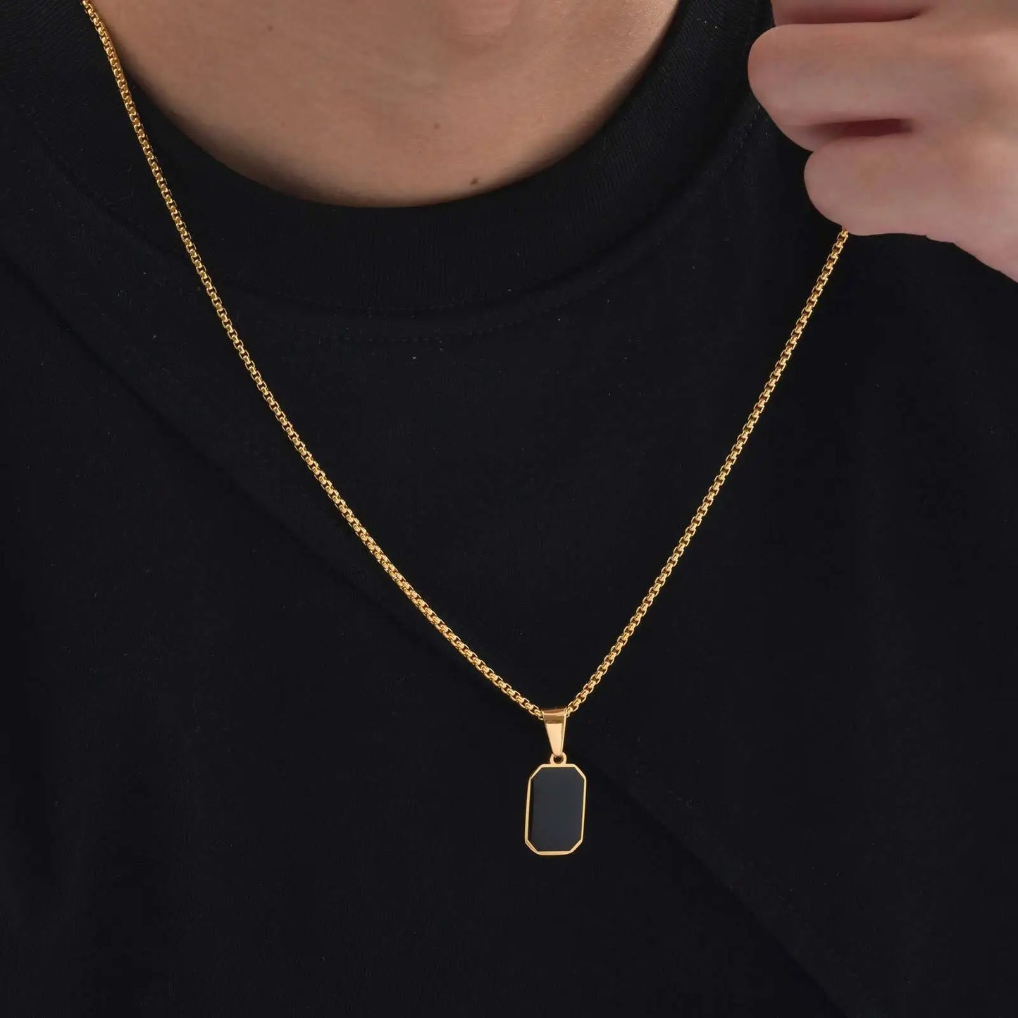 Herren Halskette Schwarz – Edelstahlkette mit Quadratischem Anhänger, Minimalistisch & Wasserfest | Zeyra | Versand aus D