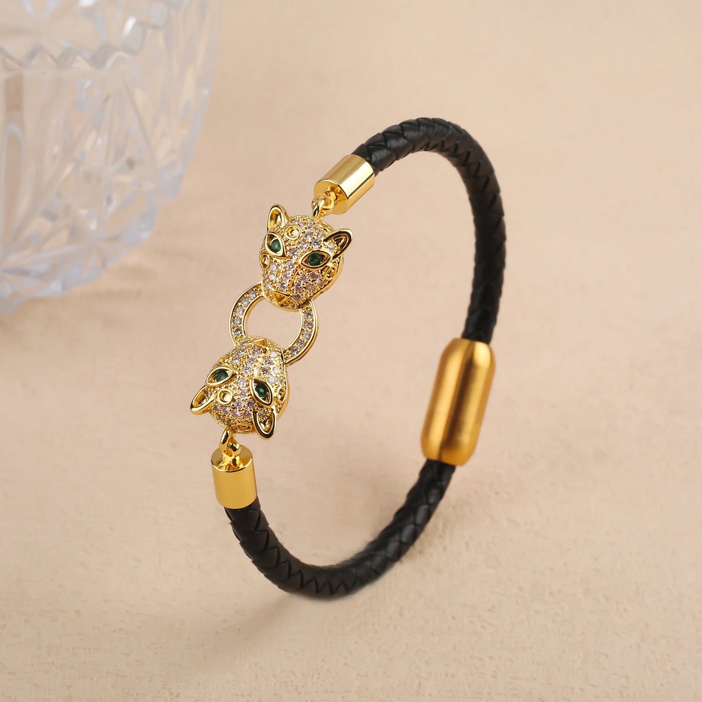 Lederarmband mit Leopardenkopf – Edelstahl & Zirkonia, geflochtenes Design | Unisex | Zeyra | Versand aus D