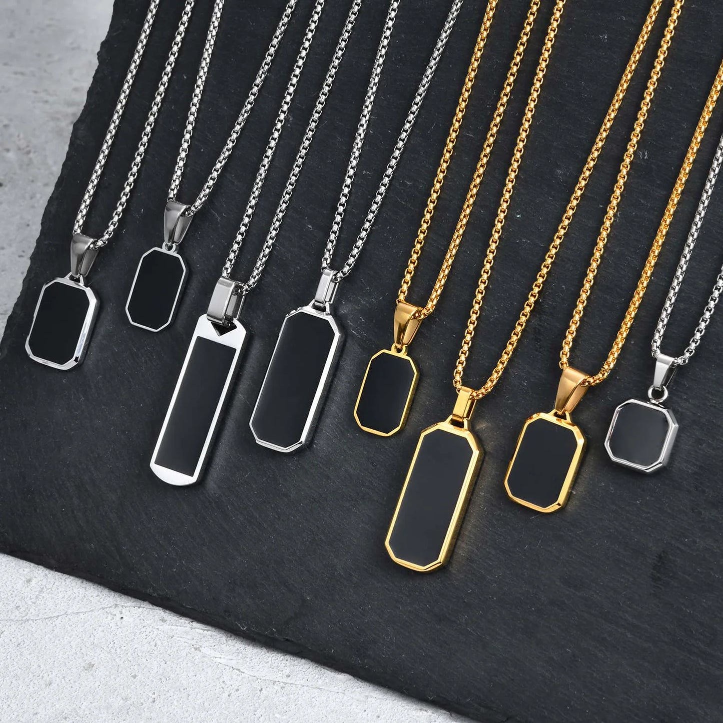 Herren Halskette Schwarz – Edelstahlkette mit Quadratischem Anhänger, Minimalistisch & Wasserfest | Zeyra | Versand aus D