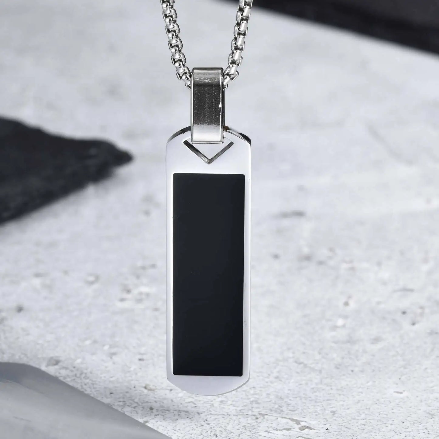 Herren Halskette Schwarz – Edelstahlkette mit Quadratischem Anhänger, Minimalistisch & Wasserfest | Zeyra | Versand aus D