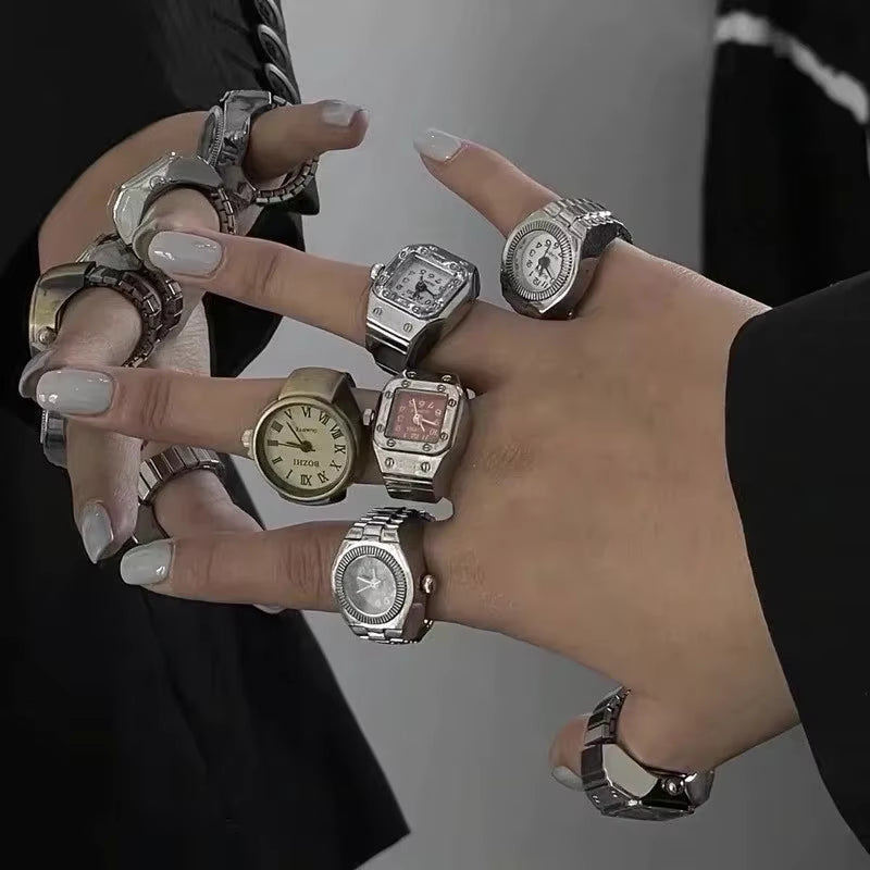 Vintage Uhrenring – Retro Mini Fingeruhr mit elastischem Band | Unisex Punk Schmuck & Accessoire | Zeyra®