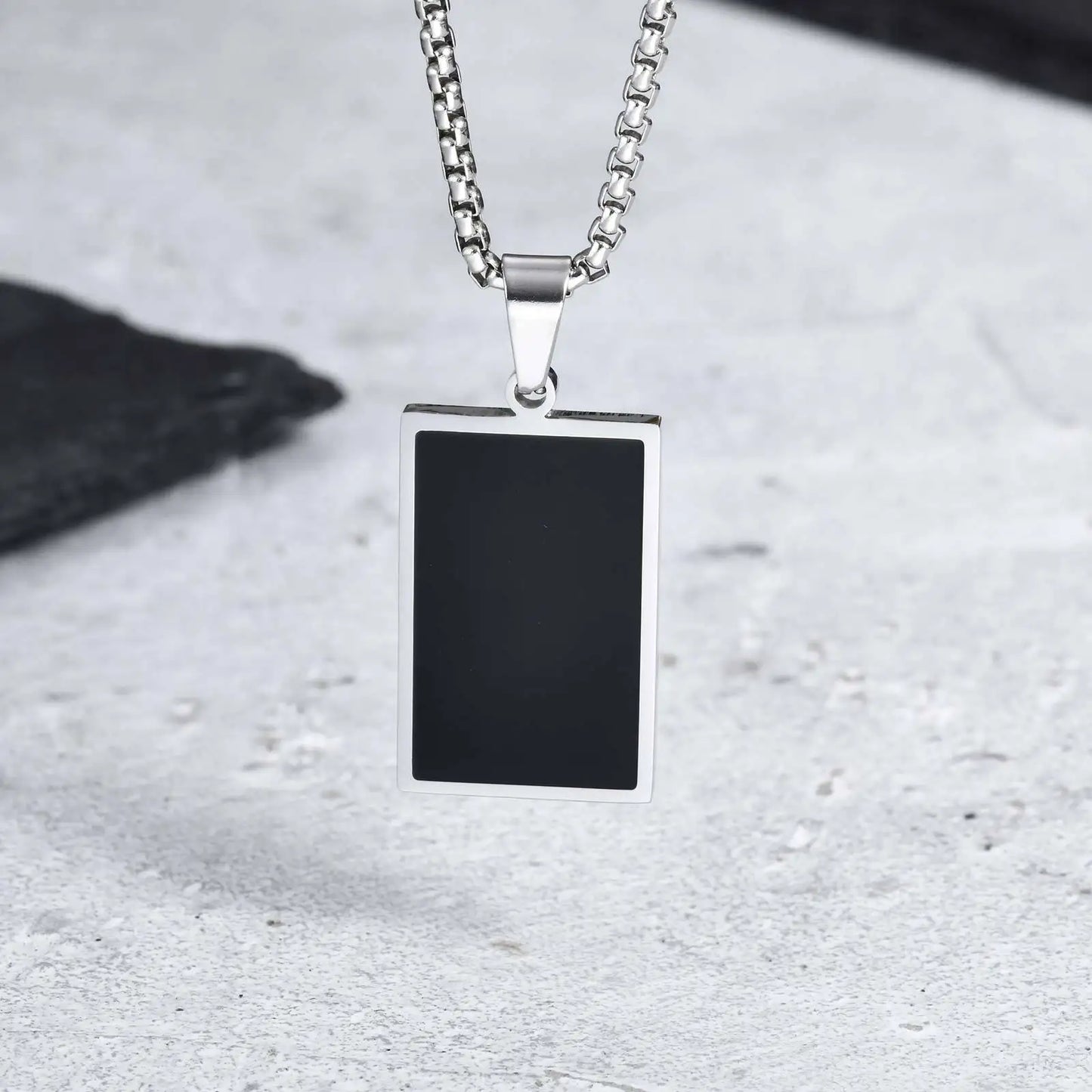 Herren Halskette Schwarz – Edelstahlkette mit Quadratischem Anhänger, Minimalistisch & Wasserfest | Zeyra | Versand aus D