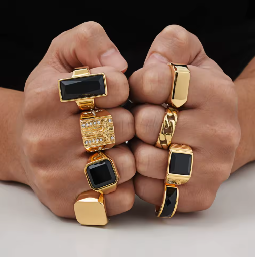 Zeyra® Herren-Siegelring – Schwarzer Onyx Look | Punk Gold Plated Square Signet Ring | Statement-Daumenring für Männer | Versand aus DE