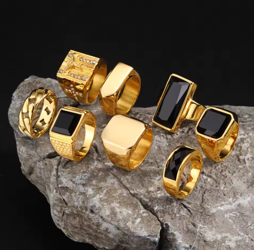 Zeyra® Herren-Siegelring – Schwarzer Onyx Look | Punk Gold Plated Square Signet Ring | Statement-Daumenring für Männer | Versand aus DE