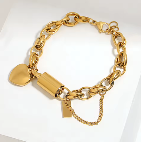 Goldenes Edelstahl-Armband – Damen Gliederarmband mit Herzanhänger | Modisches Statement-Schmuckstück | Zeyra® | Versand aus DE