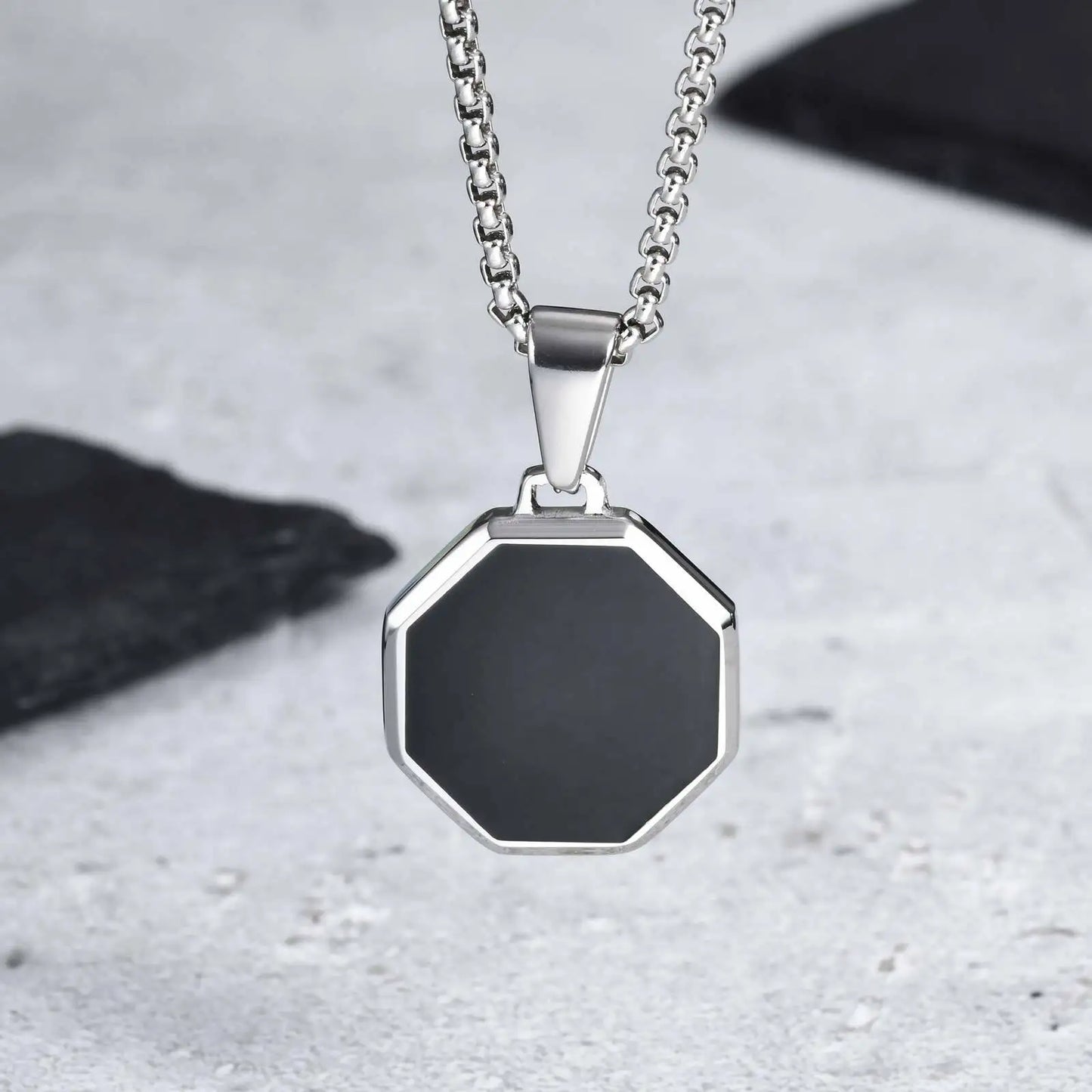 Herren Halskette Schwarz – Edelstahlkette mit Quadratischem Anhänger, Minimalistisch & Wasserfest | Zeyra | Versand aus D