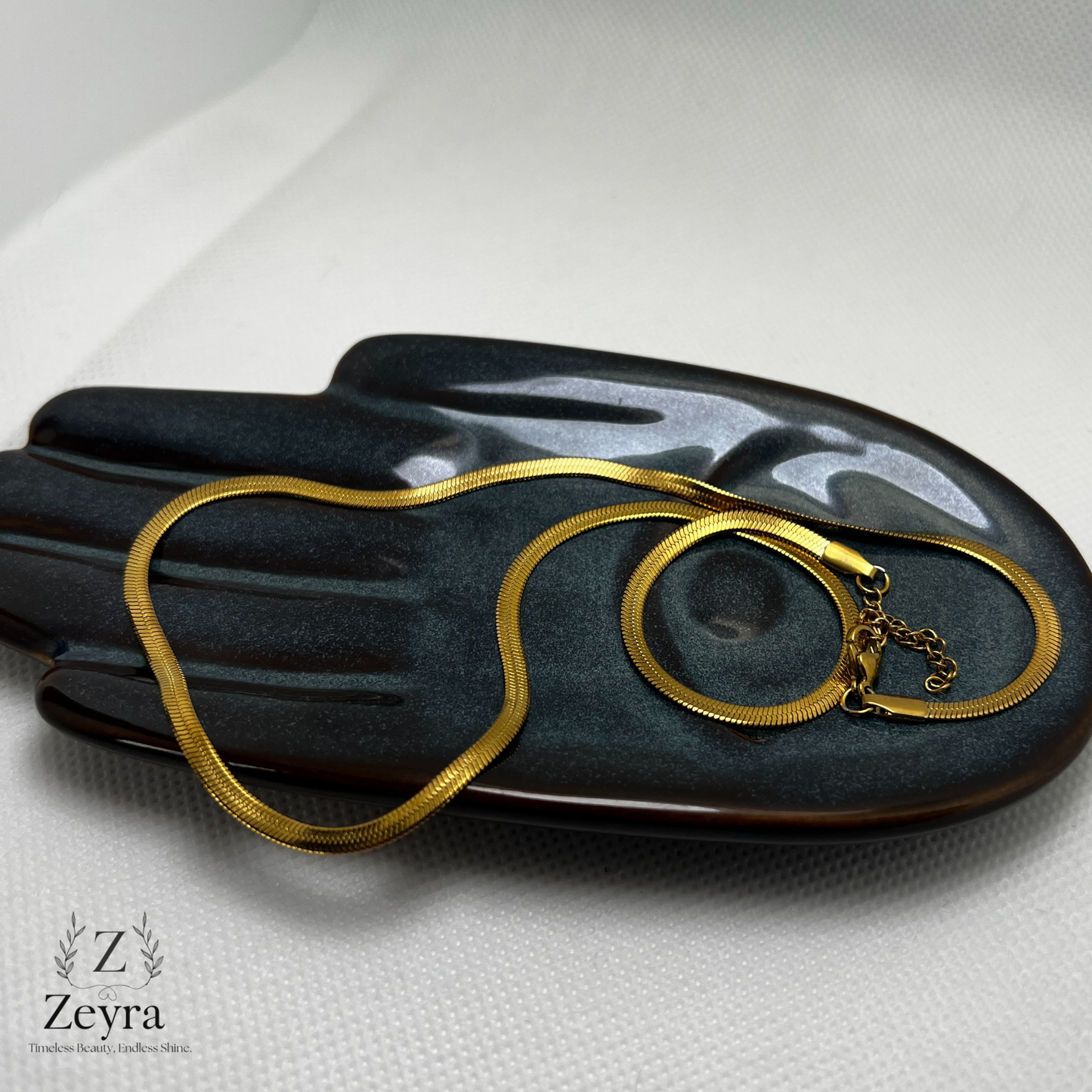 Golden Flow – Vergoldete Schlangenkette aus Edelstahl, Elegant & Verstellbar | Zeyra | Versand aus DE