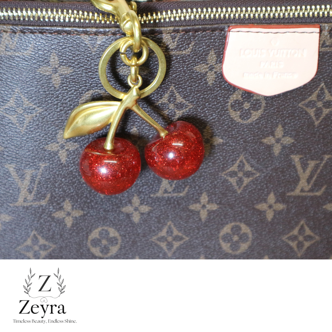 Cherry Lux – Taschenanhänger mit Glitzer-Kirschen & Gold-Elementen | Zeyra | Versand aus DE