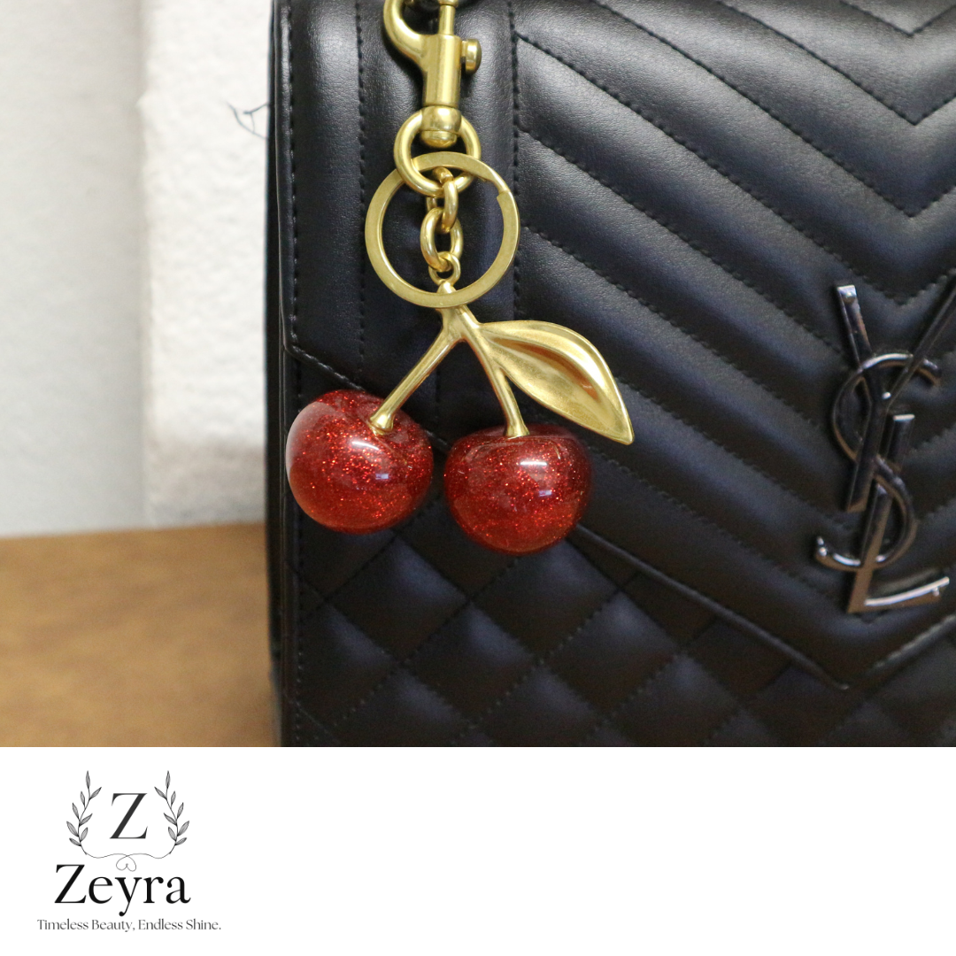 Cherry Lux – Taschenanhänger mit Glitzer-Kirschen & Gold-Elementen | Zeyra | Versand aus DE