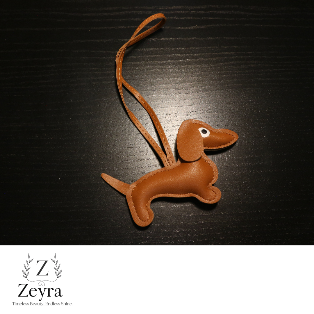 Daisy Dog – Taschenanhänger in Hundeform aus Kunstleder | Zeyra | Versand aus DE