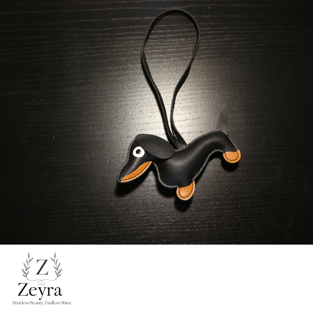 Daisy Dog – Taschenanhänger in Hundeform aus Kunstleder | Zeyra | Versand aus DE