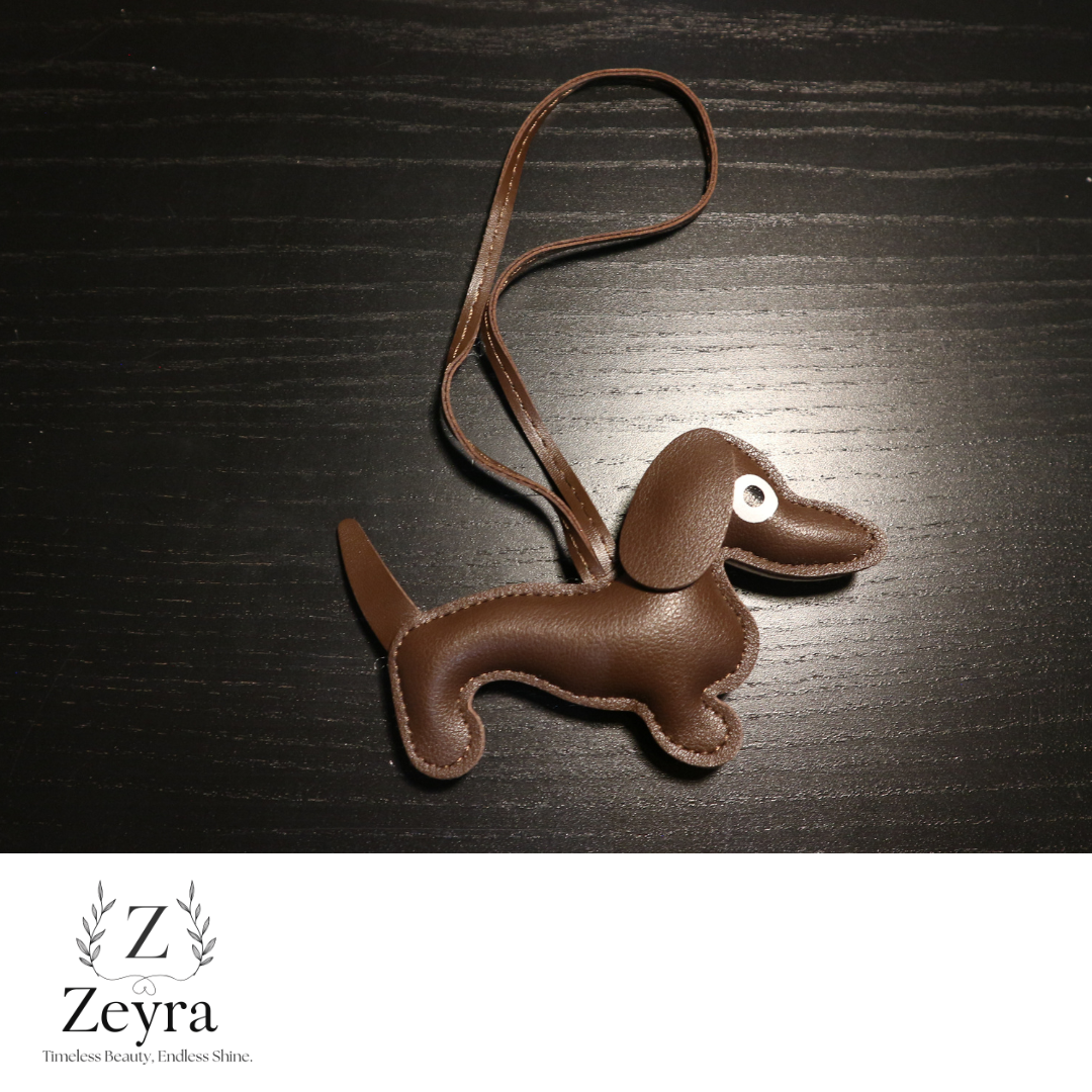 Daisy Dog – Taschenanhänger in Hundeform aus Kunstleder | Zeyra | Versand aus DE