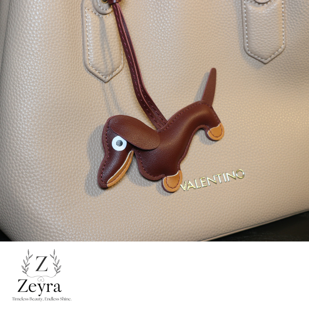 Daisy Dog – Taschenanhänger in Hundeform aus Kunstleder | Zeyra | Versand aus DE