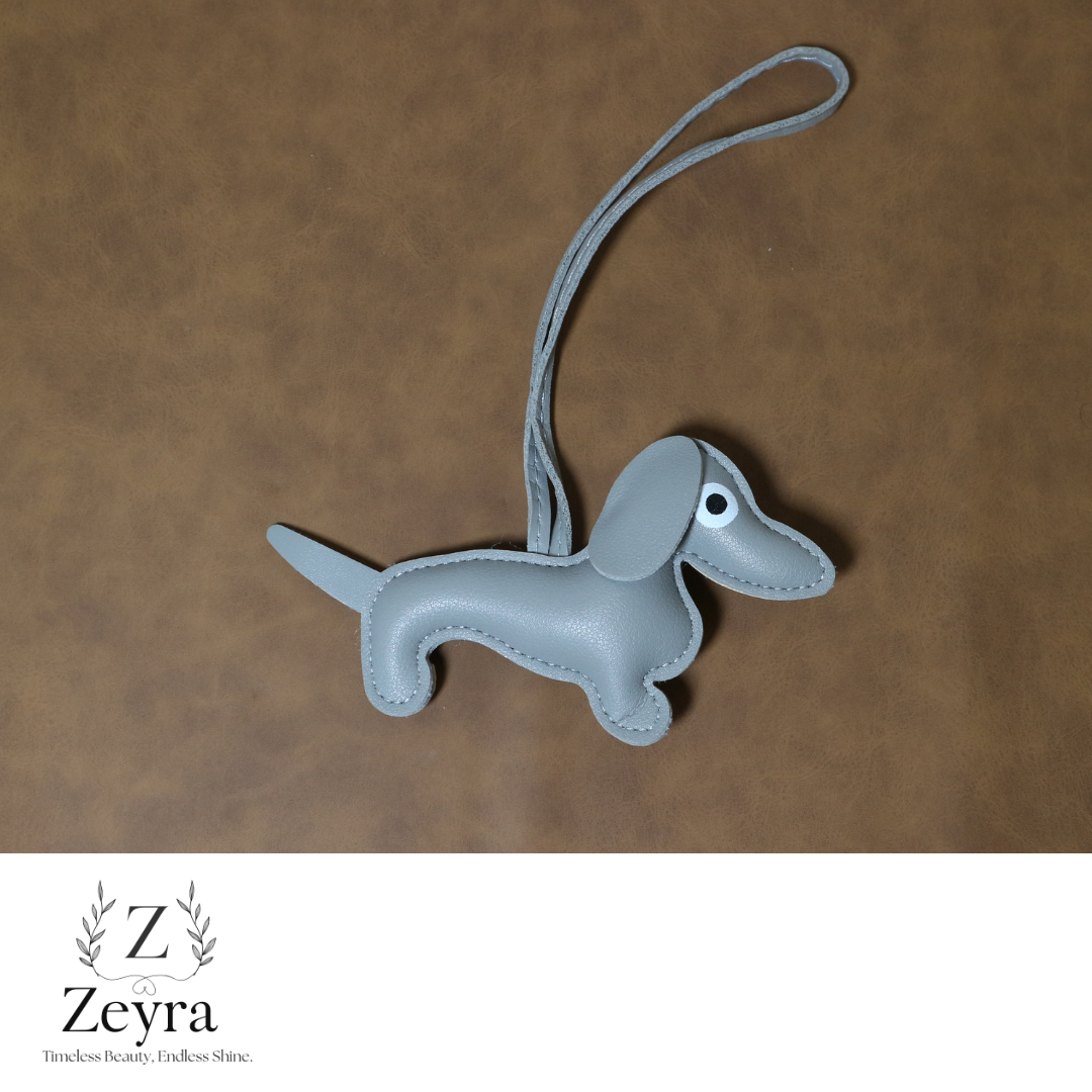 Daisy Dog – Taschenanhänger in Hundeform aus Kunstleder | Zeyra | Versand aus DE