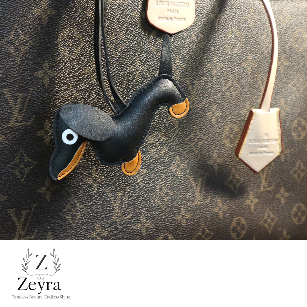 Daisy Dog – Taschenanhänger in Hundeform aus Kunstleder | Zeyra | Versand aus DE