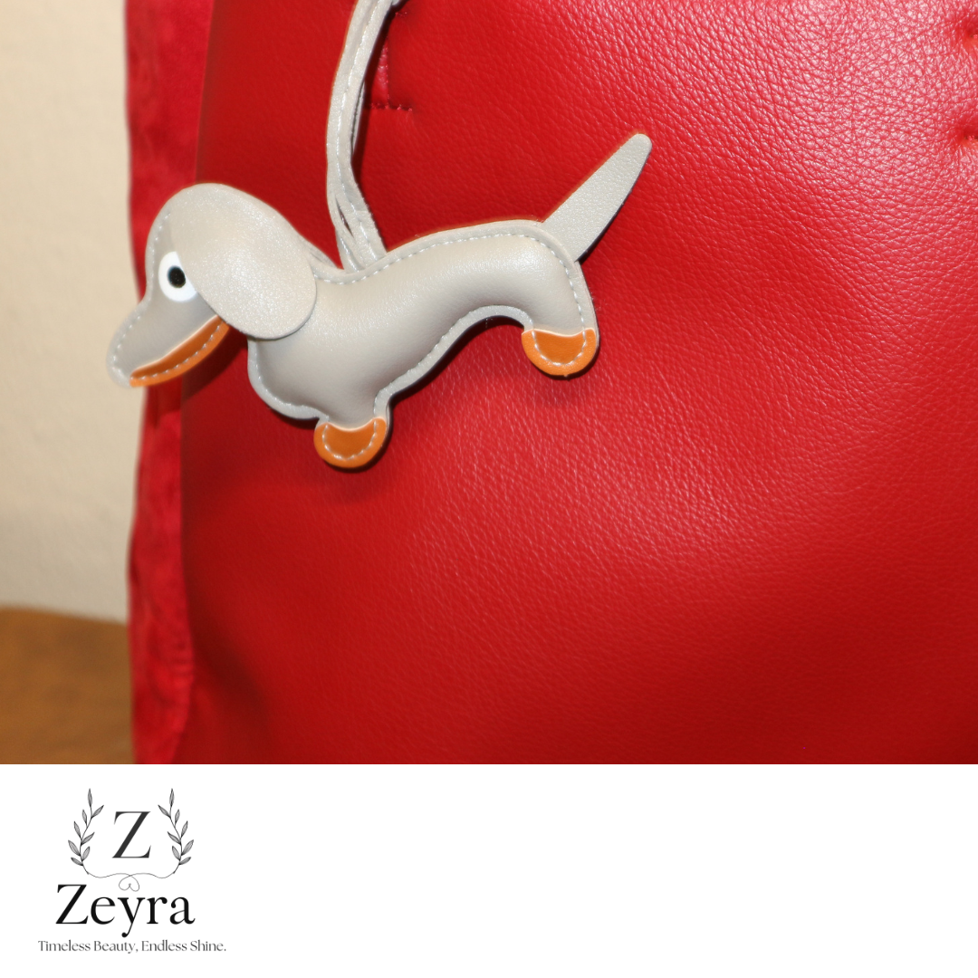 Daisy Dog – Taschenanhänger in Hundeform aus Kunstleder | Zeyra | Versand aus DE