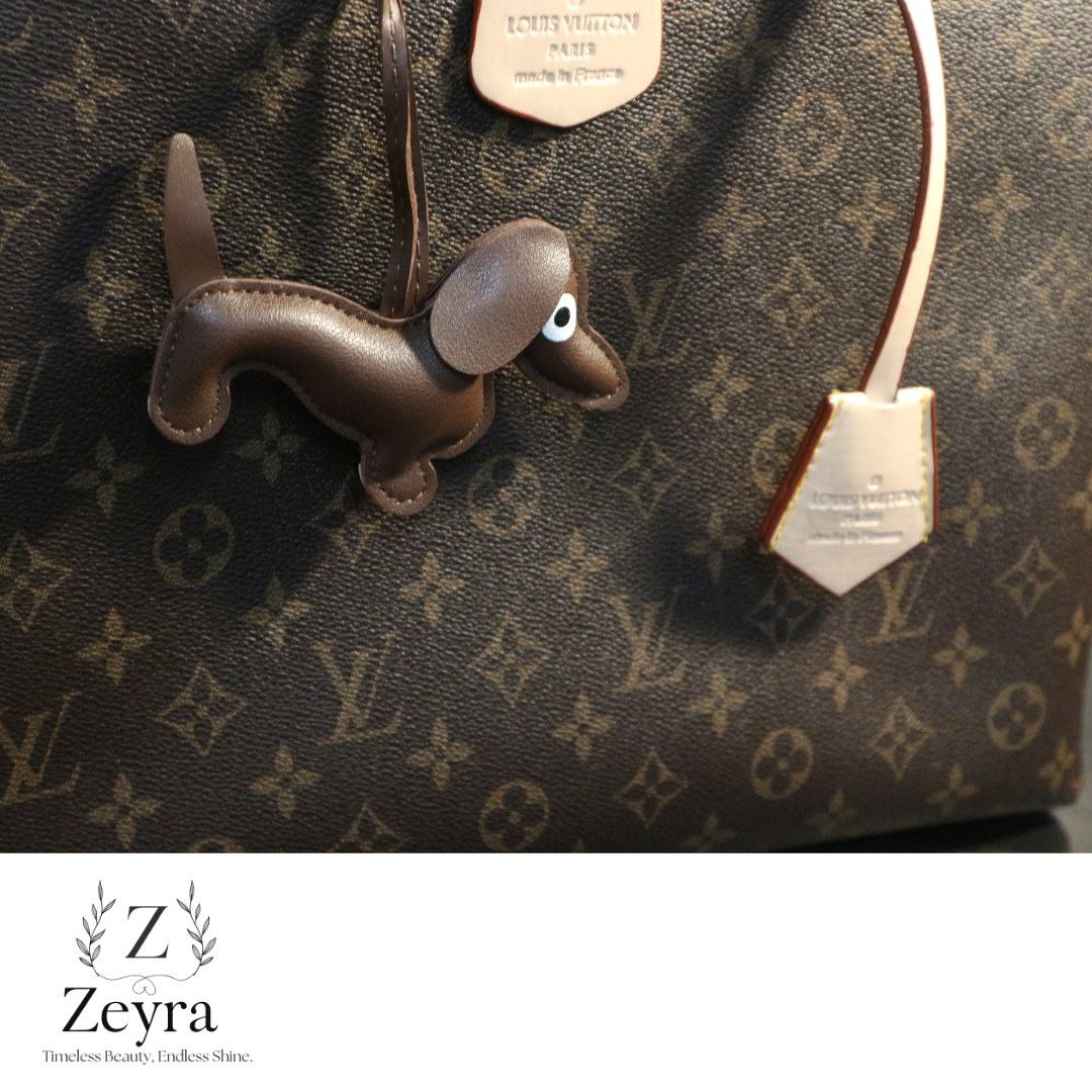 Daisy Dog – Taschenanhänger in Hundeform aus Kunstleder | Zeyra | Versand aus DE
