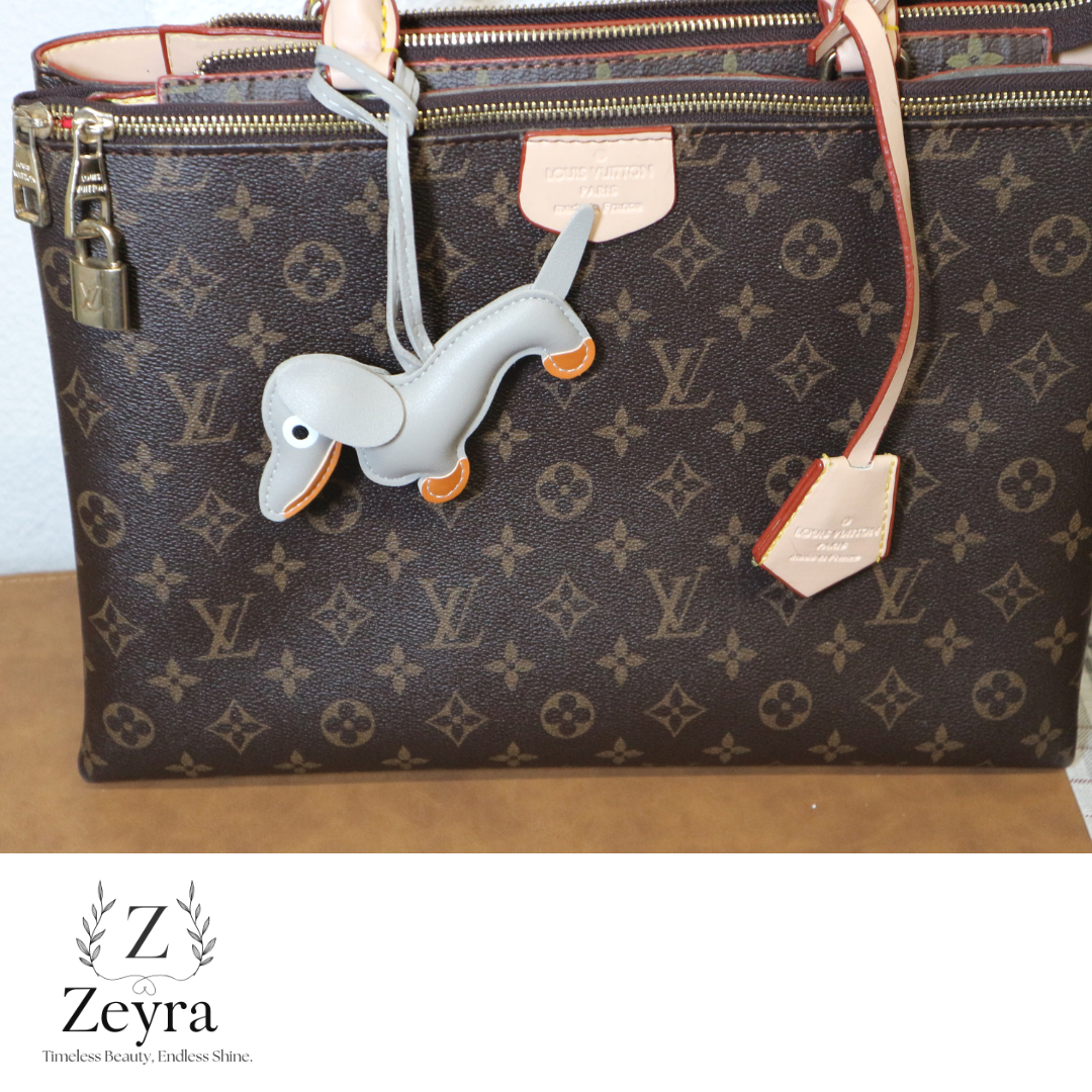 Daisy Dog – Taschenanhänger in Hundeform aus Kunstleder | Zeyra | Versand aus DE