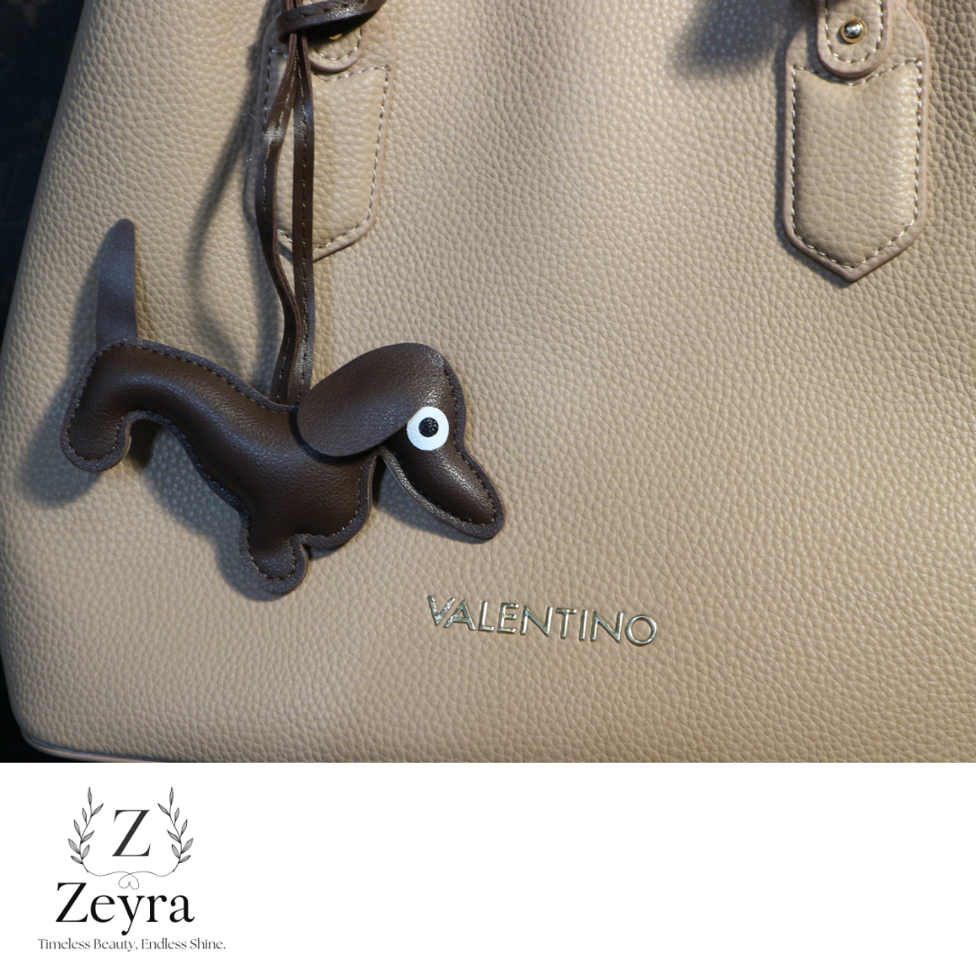 Daisy Dog – Taschenanhänger in Hundeform aus Kunstleder | Zeyra | Versand aus DE