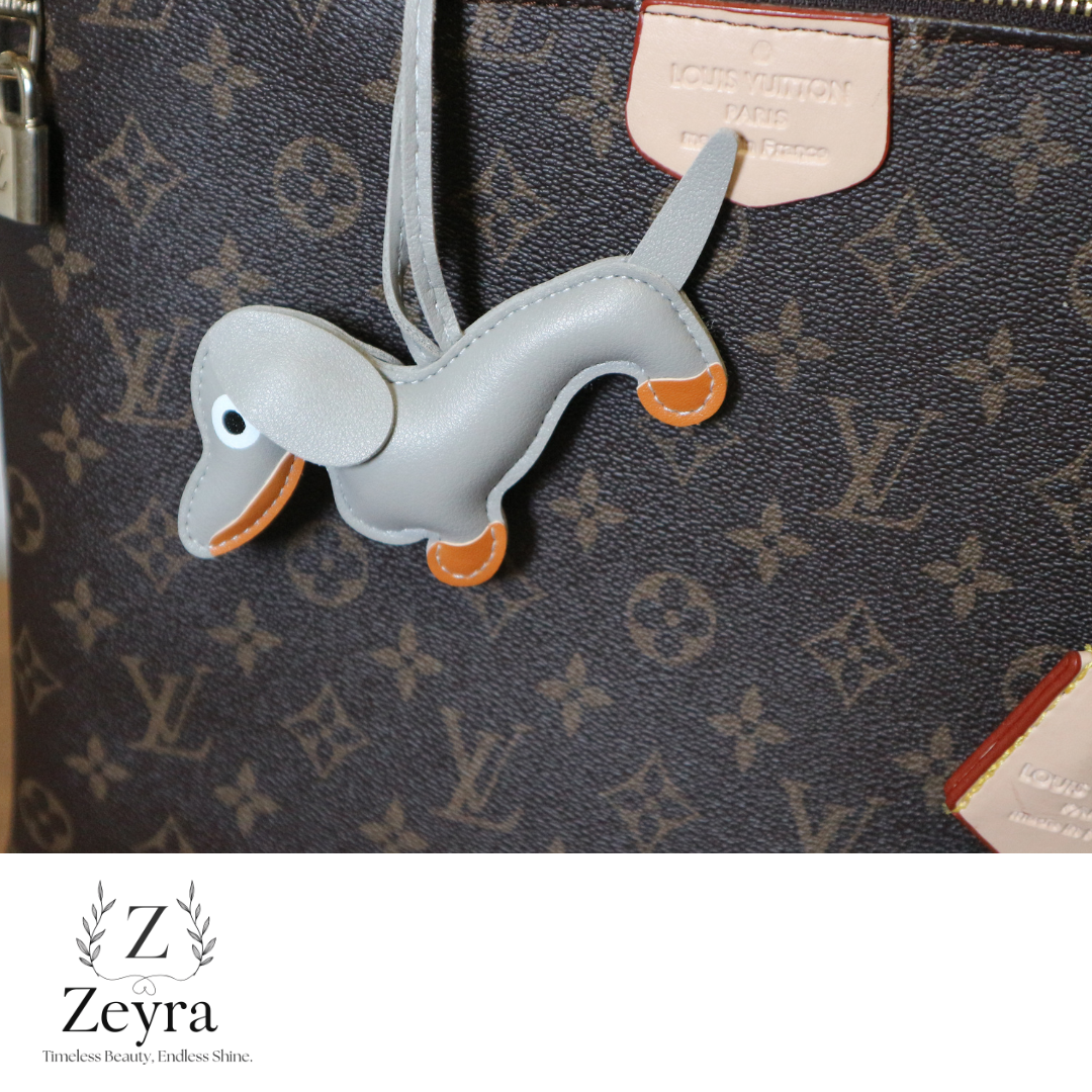 Daisy Dog – Taschenanhänger in Hundeform aus Kunstleder | Zeyra | Versand aus DE