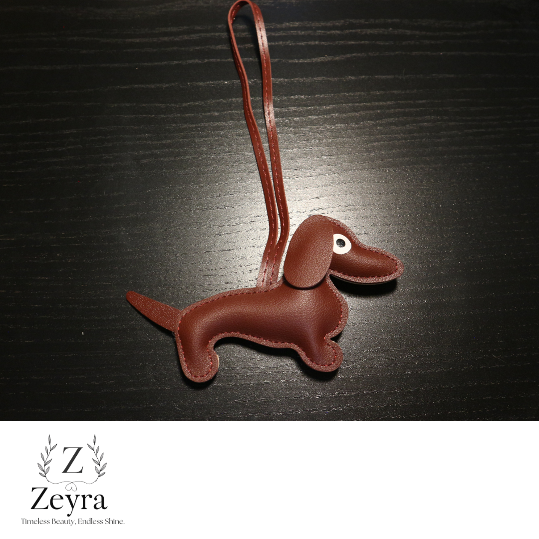 Daisy Dog – Taschenanhänger in Hundeform aus Kunstleder | Zeyra | Versand aus DE