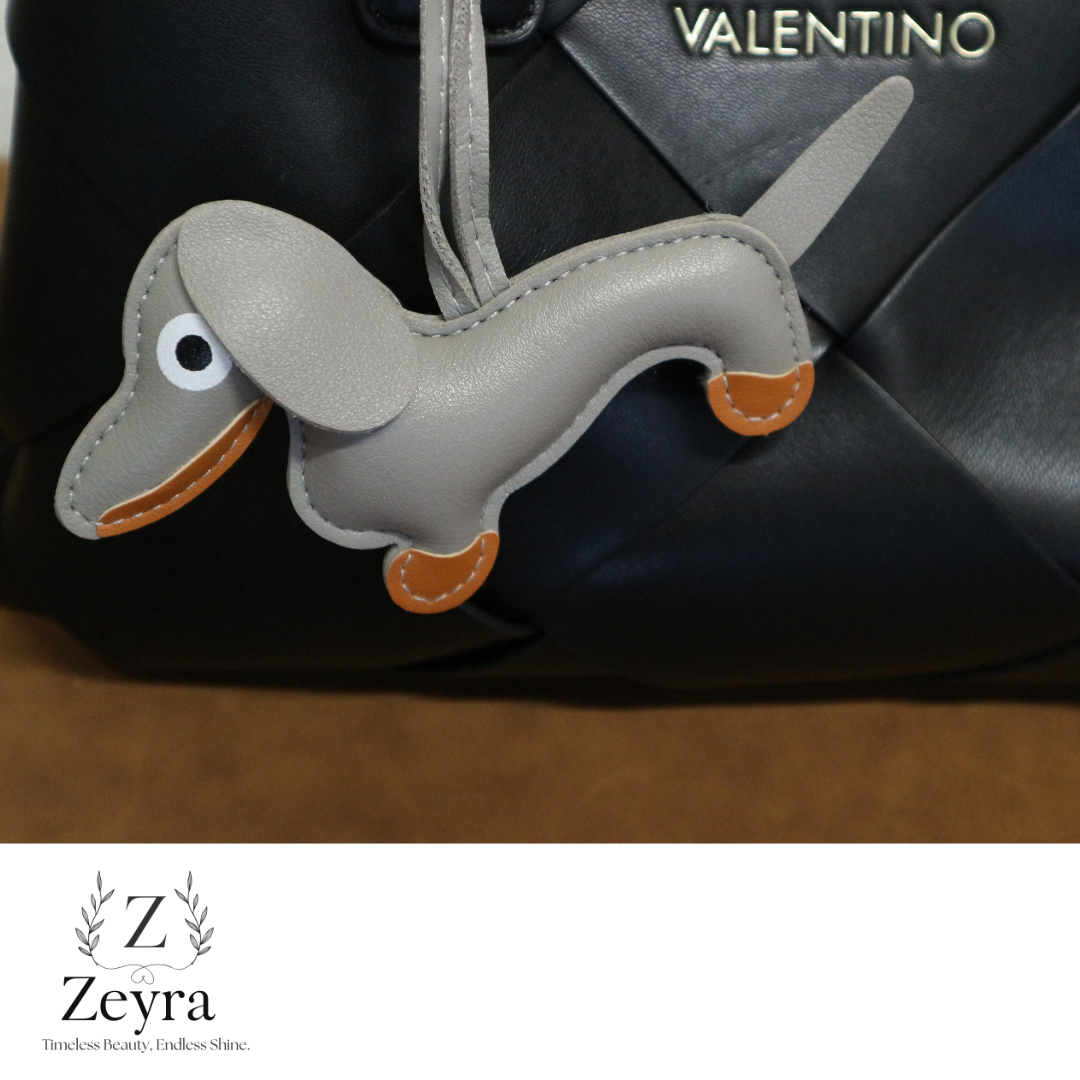 Daisy Dog – Taschenanhänger in Hundeform aus Kunstleder | Zeyra | Versand aus DE