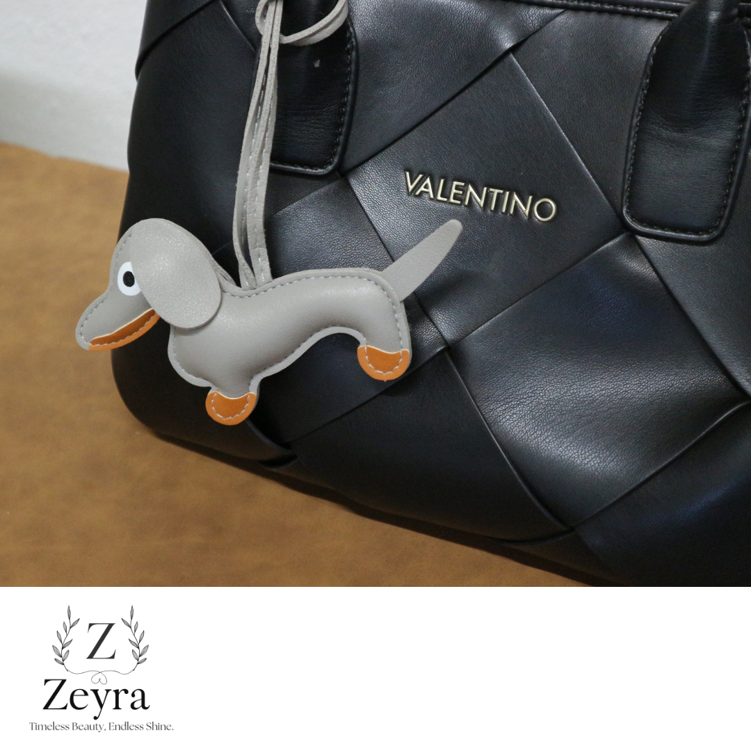 Daisy Dog – Taschenanhänger in Hundeform aus Kunstleder | Zeyra | Versand aus DE