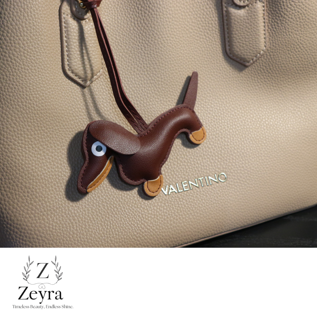 Daisy Dog – Taschenanhänger in Hundeform aus Kunstleder | Zeyra | Versand aus DE