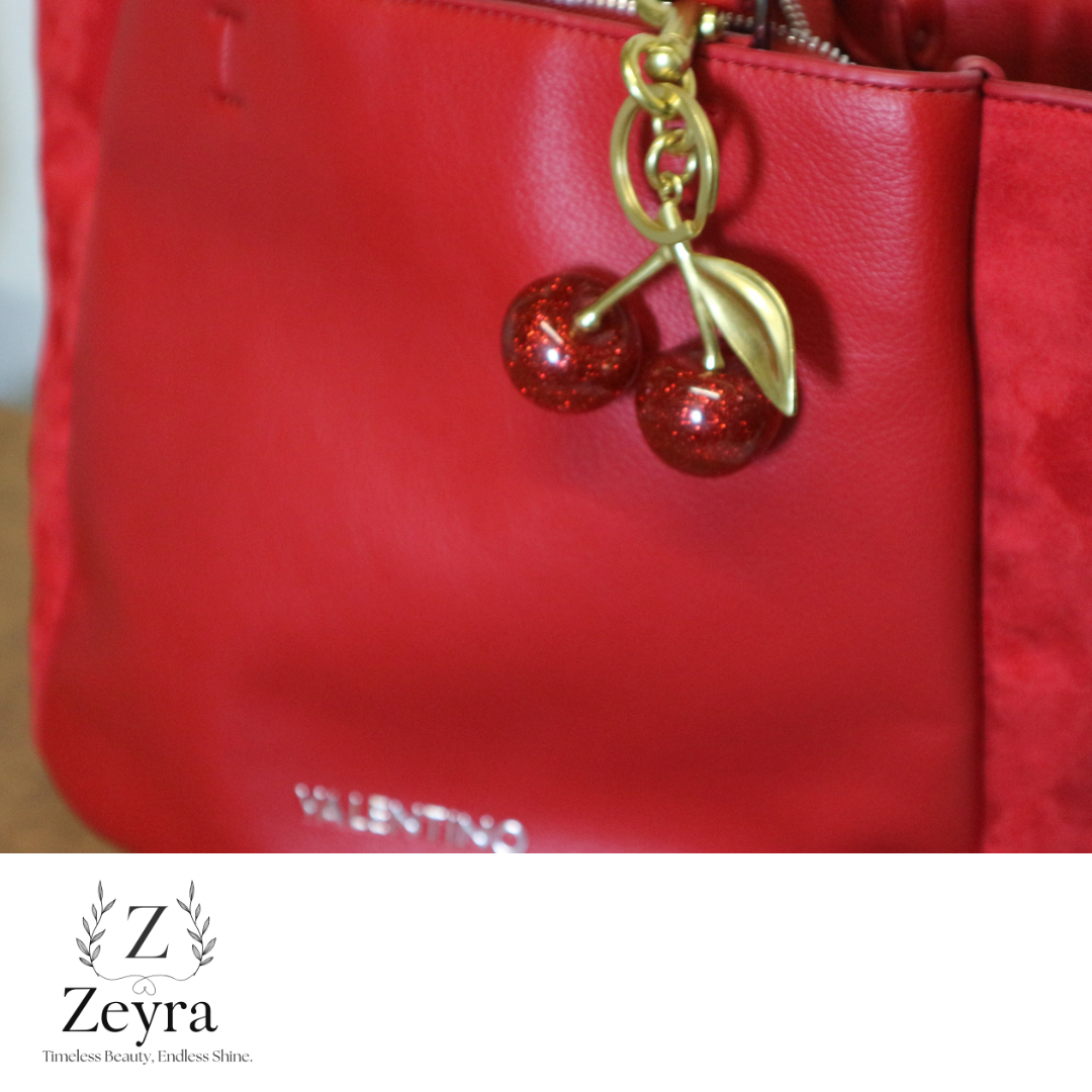 Cherry Lux – Taschenanhänger mit Glitzer-Kirschen & Gold-Elementen | Zeyra | Versand aus DE
