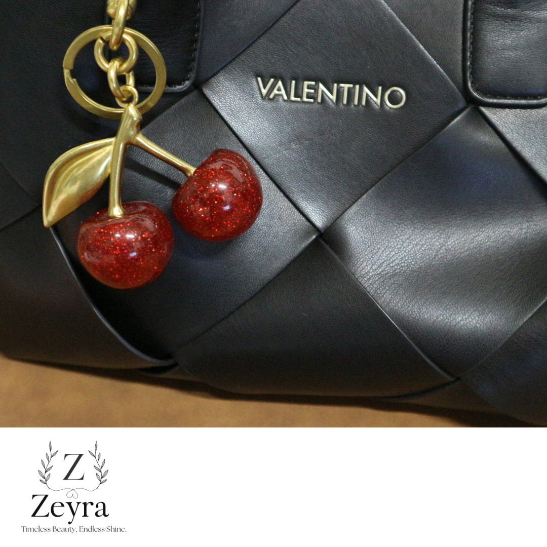 Cherry Lux – Taschenanhänger mit Glitzer-Kirschen & Gold-Elementen | Zeyra | Versand aus DE