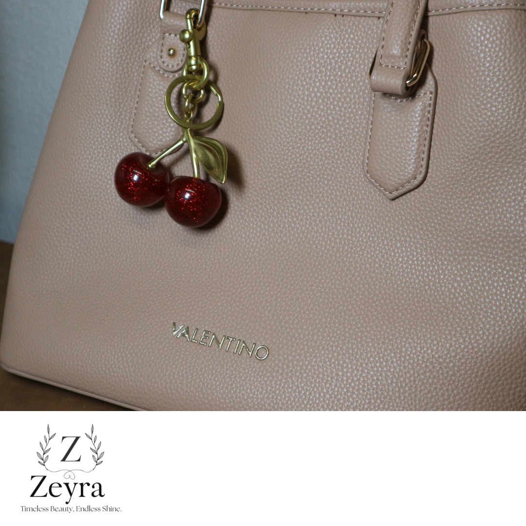 Cherry Lux – Taschenanhänger mit Glitzer-Kirschen & Gold-Elementen | Zeyra | Versand aus DE