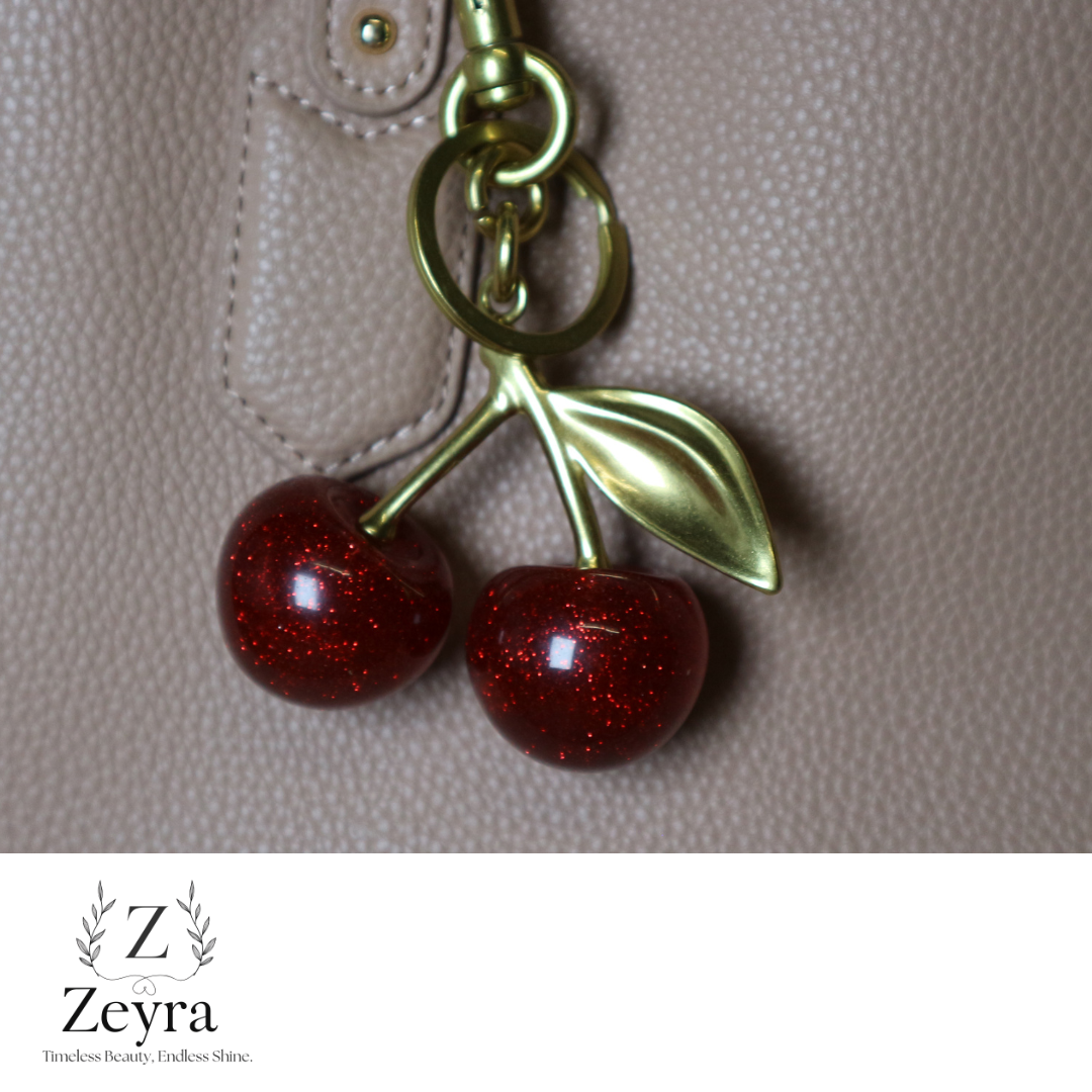 Cherry Lux – Taschenanhänger mit Glitzer-Kirschen & Gold-Elementen | Zeyra | Versand aus DE