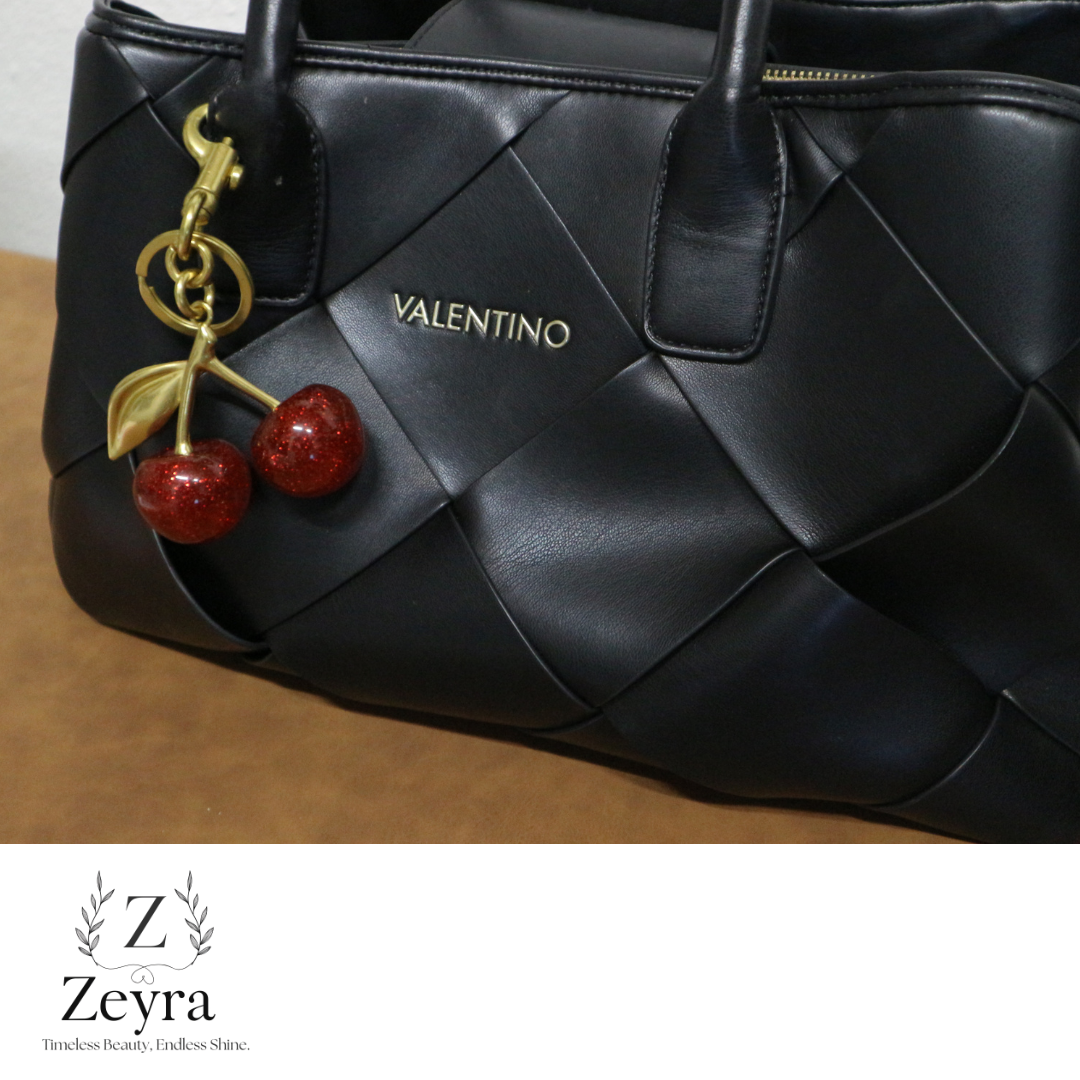Cherry Lux – Taschenanhänger mit Glitzer-Kirschen & Gold-Elementen | Zeyra | Versand aus DE
