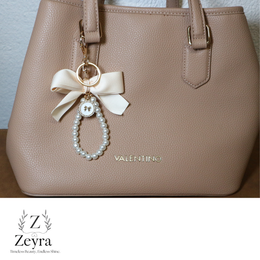 Belle Pearl – Schleifen-Taschenanhänger mit Perlen in Weiß oder Rosa | Zeyra | Versand aus DE