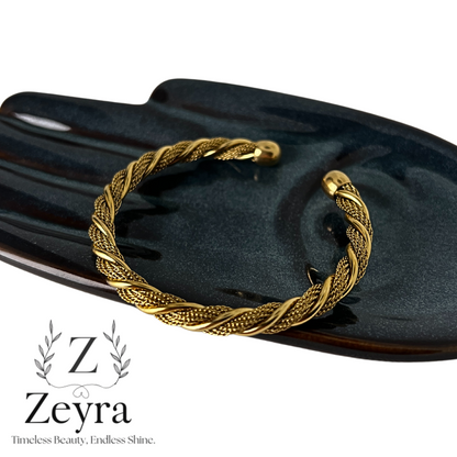 Royal Twist – Geflochtener Edelstahl-Armreif, Vergoldet & Verstellbar (Unisex) | Zeyra | Versand aus DE