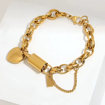 Goldenes Edelstahl-Armband – Damen Gliederarmband mit Herzanhänger | Modisches Statement-Schmuckstück | Zeyra® | Versand aus DE