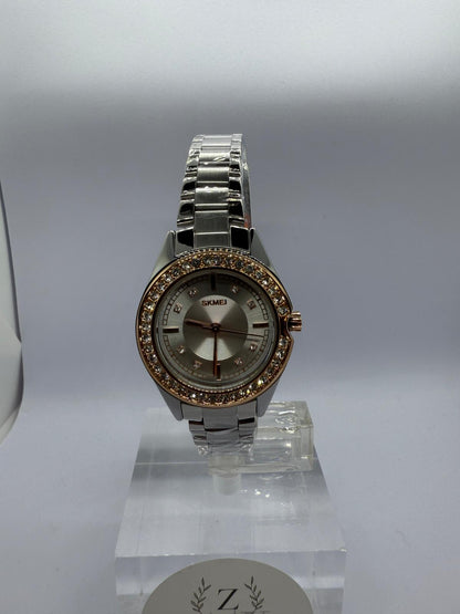 Zeyra Crystal Luxe – Damen Quarz Uhr mit Kristalllünette | Zeyra | Versand aus DE