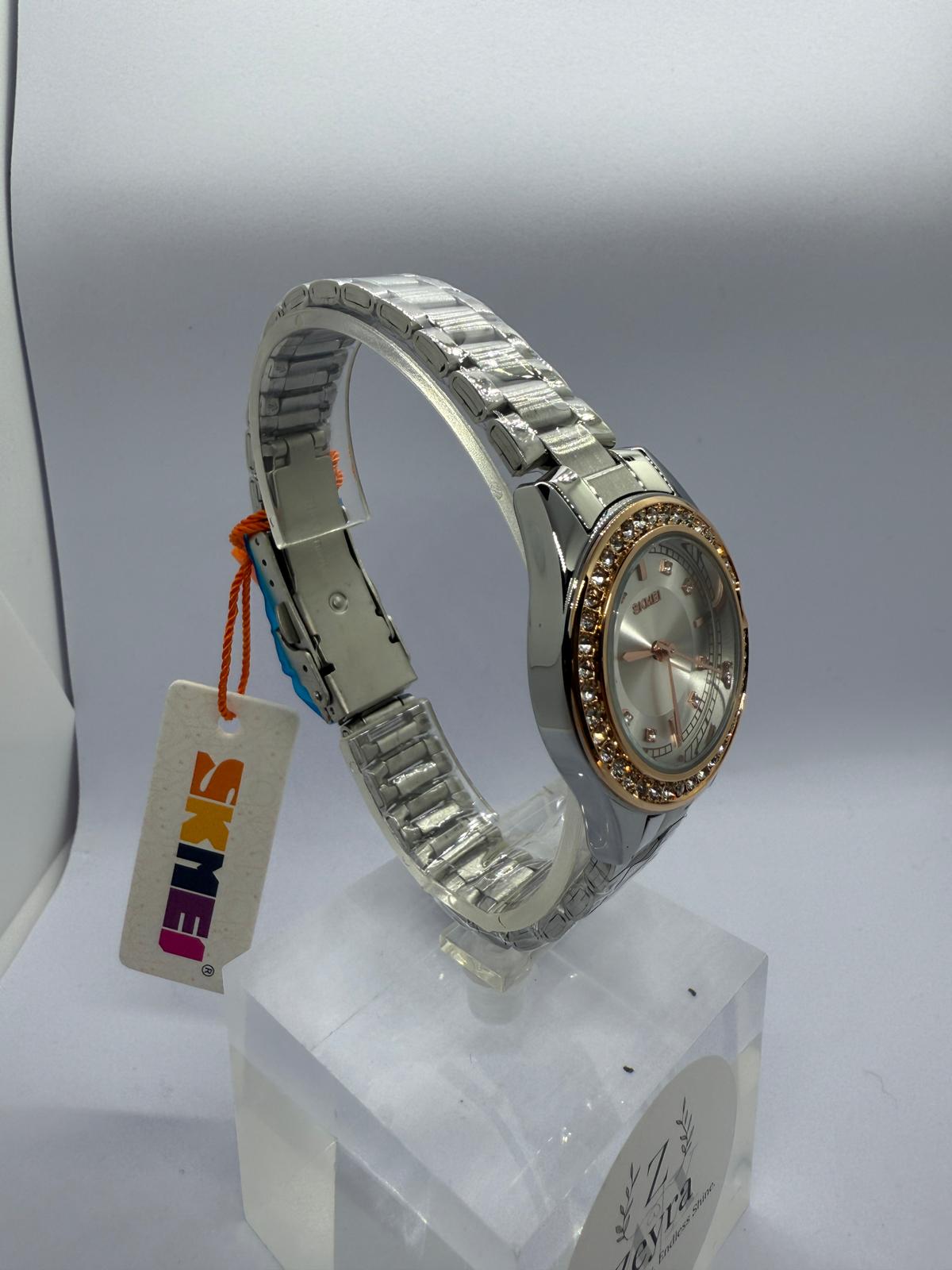 Zeyra Crystal Luxe – Damen Quarz Uhr mit Kristalllünette | Zeyra | Versand aus DE
