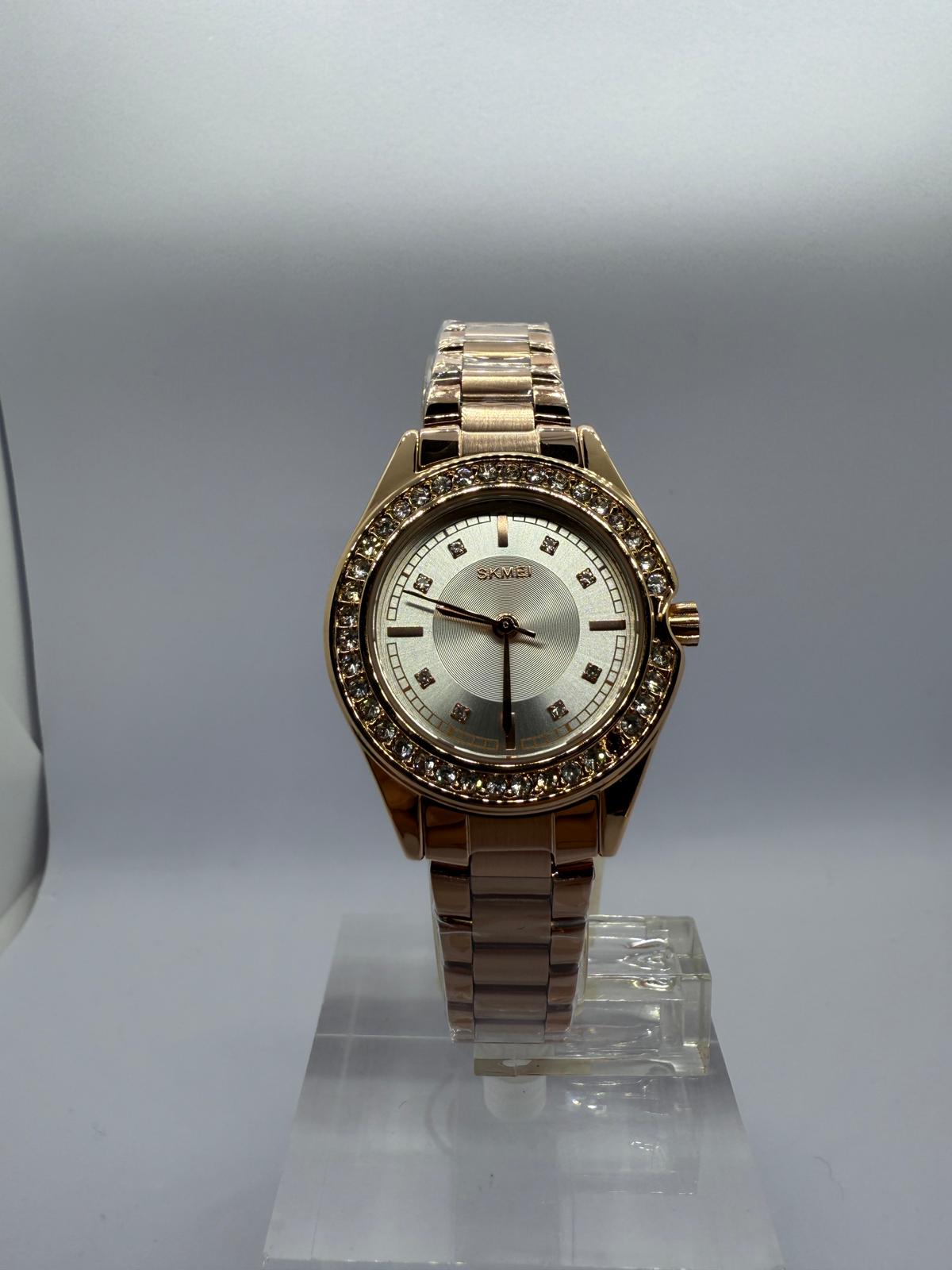 Zeyra Crystal Luxe – Damen Quarz Uhr mit Kristalllünette | Zeyra | Versand aus DE