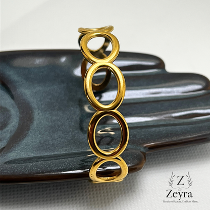 Celestial Loop – Vergoldeter Edelstahl-Armreif mit ovalem Design, Elegant & Zeitlos | Zeyra | Versand aus DE